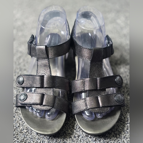 Aravon Rockport Standon T Bar Metallic Size 8 Sandals CH0417 Adjustable - Picture 1 of 11
